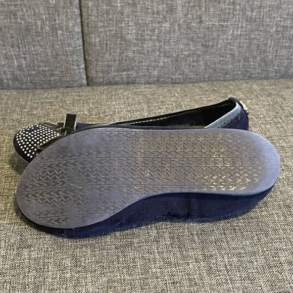 Girls Michael Kors Navy Suede Flats, Slip-on dress Shoes Size 13 - Picture 5 of 6
